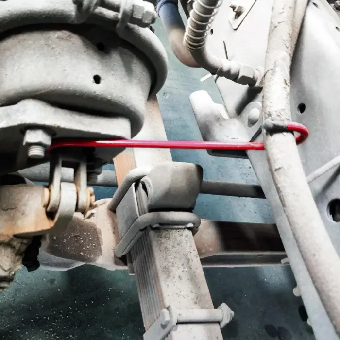 Bac-kitchen 2 Pcs Brake Caliper Hangers Brake Caliper Hooks with Rubber Tips Automotive Tool for Braking, Bearing, Axle and Suspension Work (2pcs red) - Image 2